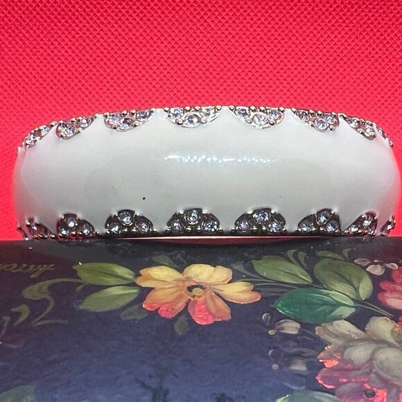STELLA & DOT Cream Rhinestone Enamel Hinged Bangle Bracelet Chunky GoldTone - Picture 2 of 12